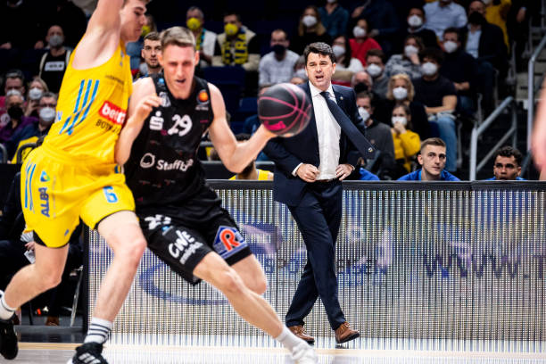 虽表现活跃 虽表现活跃